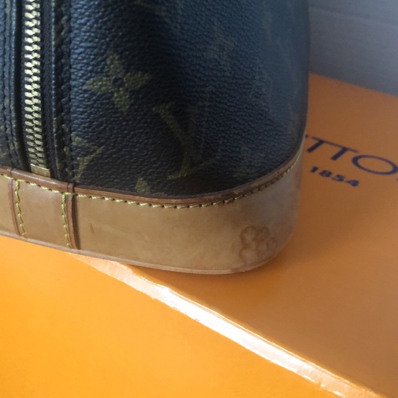 Authentic LOUIS VUITTON Alma Monogram Handbag - Picture 17 of 17
